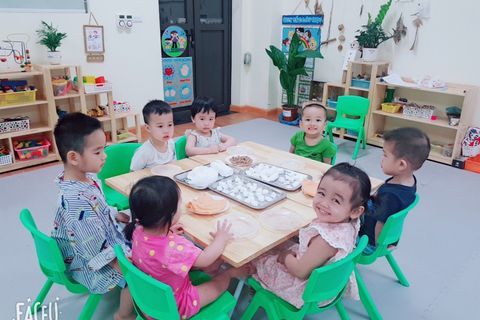 Tập làm bánh trôi nước - Trải nghiệm của các bé trường Mẫu giáo Số 10 trong ngày Tết Hàn thực